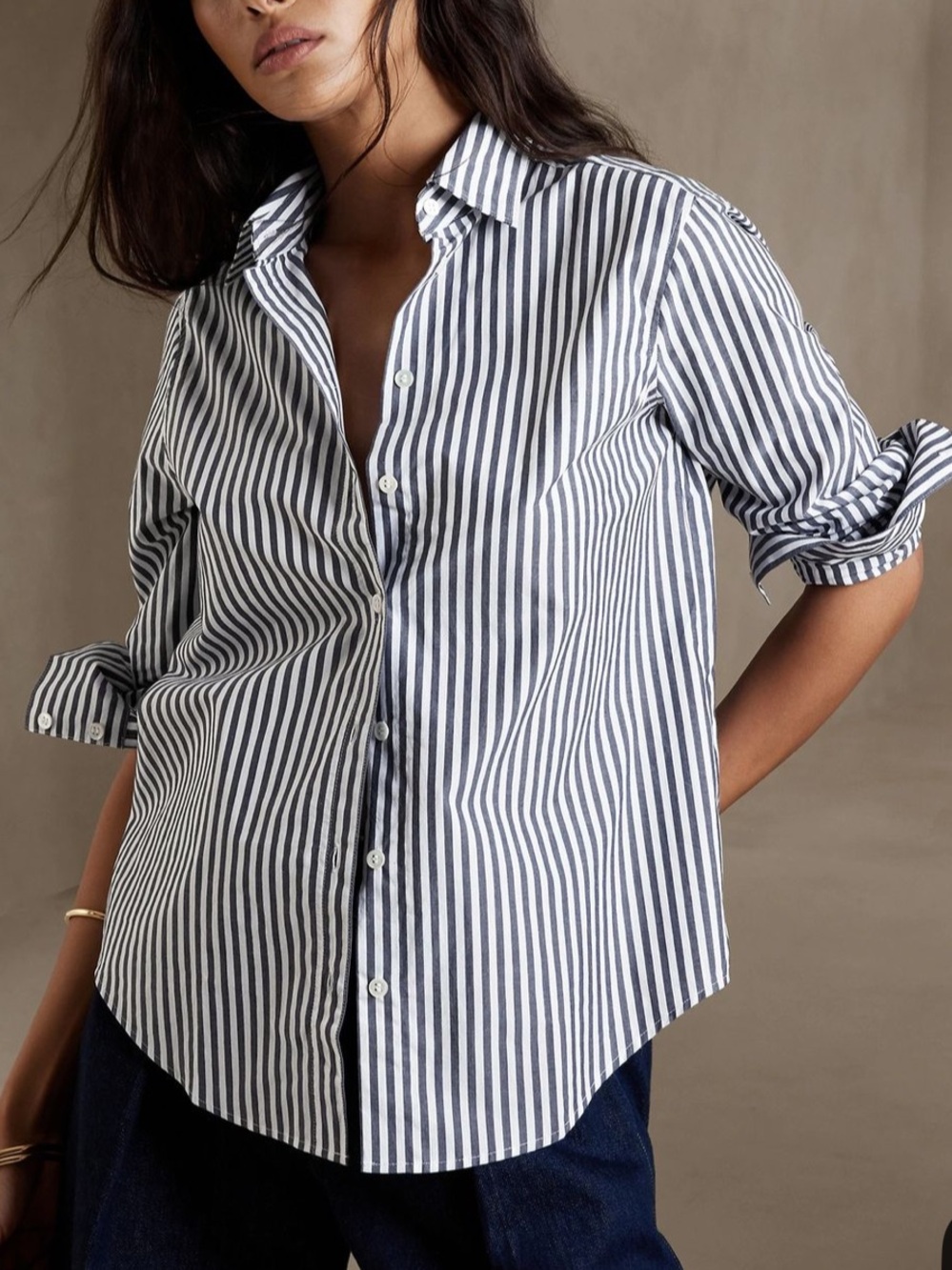 Banana Republic The Classic Button-Up Shirt Gray and White Stripe size Small